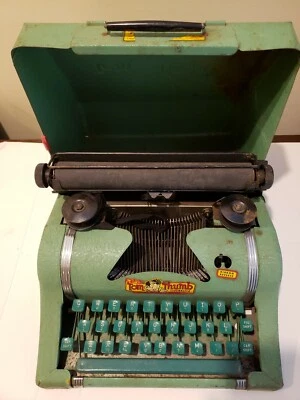 Máquina de escribir infantil Tom Thumb vintage con estuche de metal Foto 1 de 4