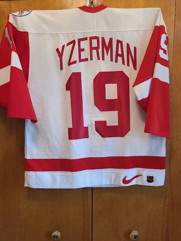 Nike Authentic 1998 Stanley Cup Detroit Red Wings Steve Yzerman Jersey Size 52 Cover