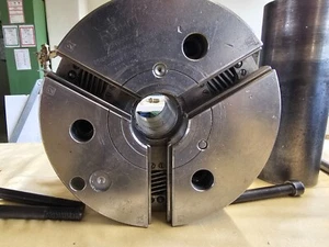 Röhm DURO NC 200 Dreibackenfutter Ø200mm mit Spannbacken & Spannzangenadapter - Bild 1 von 6
