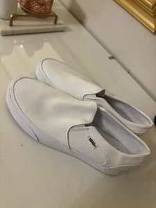Size 8.5 - VANS Classic Slip-On White unisex New Tenis Shoes Sneakers Casual - Picture 1 of 6