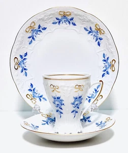 PMP Plaue Porzellan DDR -3-teilig Sammeltasse/Gedeck - Relief,Blumen Dekor - Bild 1 von 9