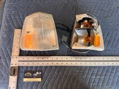 Volvo 240 244 245 1986-1993 conjuntos de intermitentes delanteros izquierdo y derecho OEM #4979E Foto 1 de 4