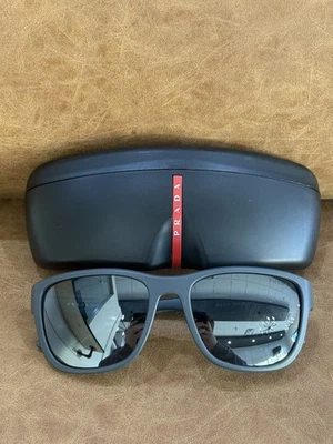 Óculos de sol Prada cinza borracha fosca quadrado vermelho PS01US SPS 01U DG0-5S0 55mm #O33 - Imagem 1 de 4