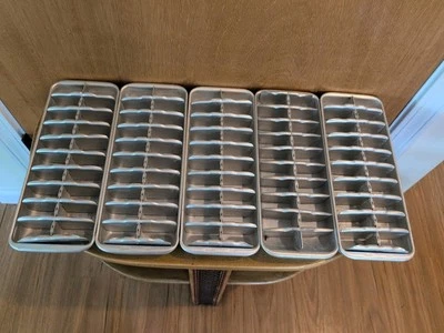 Набор из 5 винтажных алюминиевых лотков для льда NCR — 1935 патент на петлях выпуск ретро - Изображение 1 из 4