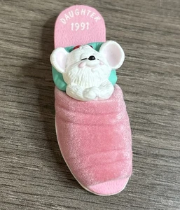 Zapatilla Hallmark Keepsake Ornament Vintage 1991 Hija Ratón En Caja - Imagen 1 de 7