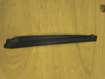 Impala SS 1994 1995 1996 puerta trasera derecha pilar B sello meteorológico OEM 10224102 Foto 1 de 3