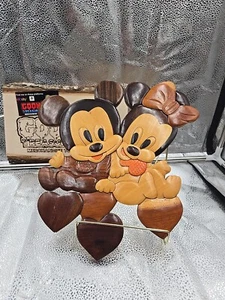 Colgador de pared de madera Walt Disney's Baby Mickey & Minnie - Imagen 1 de 13