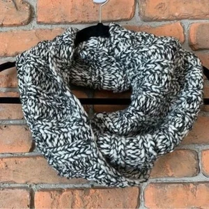 GAP Grueso Tejido Infinito Bufanda Negro Blanco Mármol Acogedor Invierno Cuello Calentador Grueso - Imagen 1 de 3