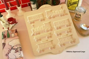 PAMPERED CHEF GINGERBREAD HOME TOWN TRAIN MOLD – ALL ABOARD FOR A TASTY RIDE! - Picture 1 of 11