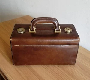 BEAUTY CASE VALIGETTA IN PELLE DOCTOR STYLE DOPPIO MANICO CON CHIAVE ANNI '60 - Foto 1 di 18