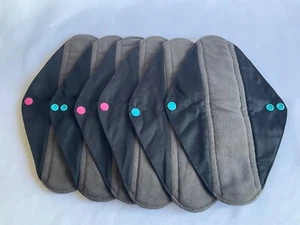 Wegreeco wiederverwendbare Menstruationspads schwarz Größe Large 6er Pack mit 1 Stoffbeutel - Bild 1 von 8