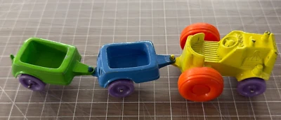 Tractor Tootsie amarillo vintage con remolques azules y verdes juguete 1967 Chicago Foto 1 de 4