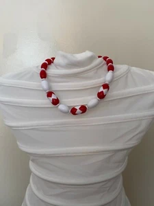 2 collares chocker rojos y blancos Avon - Imagen 1 de 6