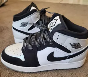 Nike Air Jordan 1 Mid SE Diamond GS Sneakers Size 5Y White Black DN4321-100 - Picture 1 of 10