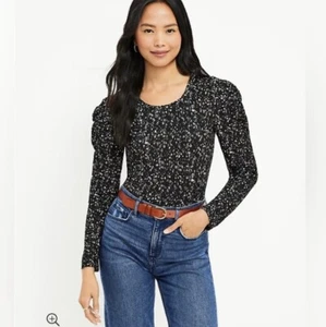 LOFT NWT Women's Floral Twist Sleeve Top - Black - Size Medium - Picture 1 of 3