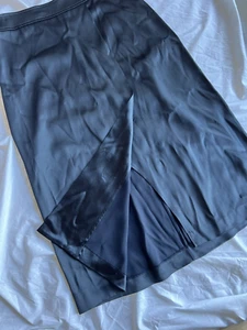 Hermosa falda midi cruzada de satén elástica fluida SABA. Talla 10 - Imagen 1 de 4