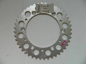 SUZUKI REAR SPROCKET ALLOY RENTHAL 124B 44T 520 CHAIN SIZE CLEARANCE RM/DR - Picture 1 of 1