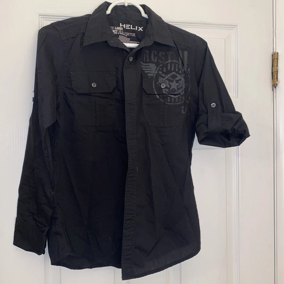 Camisa informal grande con botones de manga larga negra gráfica para niños grandes de la marca Helix Foto 1 de 4