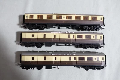 RAKE 3x AIRFIX GWR CENTENARY STOCK 54207 54209 NEEDS RESTORATION BUT STILL OK - Image 1 of 4
