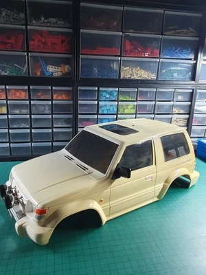 Tamiya Karosserie Mitsubishi Pajero mit Beleuchtung - Bild 1 von 4