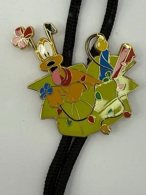 Cordón exclusivo para miembros del elenco de Disney Bolo Plutón luces navideñas LE1000 Foto 1 de 4