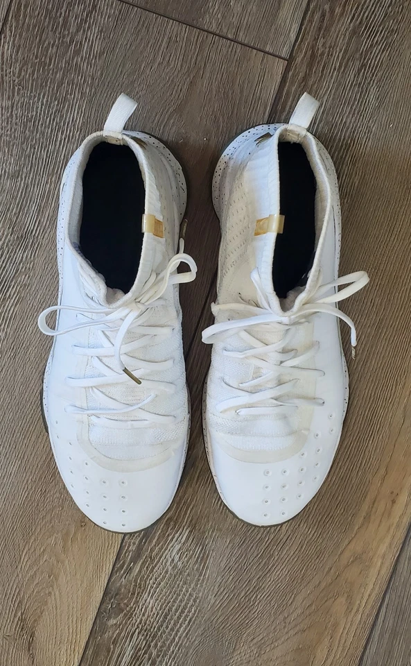 2017 Under Armour Curry 4 "Finals" White Ice EUA Masculino Tamanho 13 1298306-102 - Imagem 1 de 1