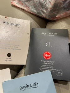 Menge 6 RevitaLash Wimpernwasch- und Brauengel Proben - siehe Fotos - New Old Stock - Bild 1 von 3