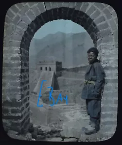 Fotografía CHINA. Linterna mágica deslizable Boy on the Great Wall C1920 - Imagen 1 de 5