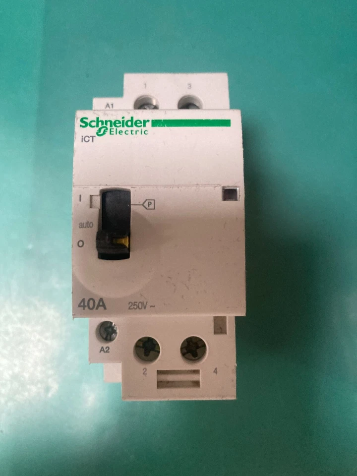 Contacteur jour nuit 40A 2NO 220V Acti9 A9C21842 Schneider - Photo 1/1