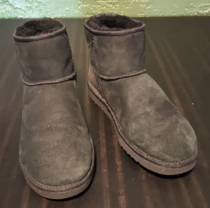 UGG Damen Classic Mini Kurzstiefel Größe 8 Schwarz 5854 Top Gebrauchter Zustand - Bild 1 von 8