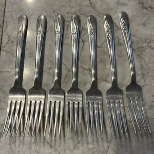 H&T MFG CO Silver Plated Meadow Flower Dinner Forks Set Of 7 - Picture 1 of 8