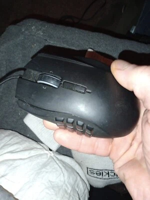 Mouse a laser Razer Naga RZ01-01040100-R3U1 - Imagem 1 de 3