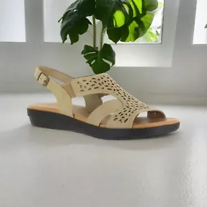 Easy Street Women Open Toe Buckle Closure Bolt Sandals Stone Size 9M NIB - Picture 1 of 3