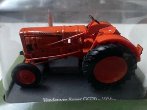 TRAKTOR TRAKTOR VENDUVRE SUPER GG70 • 1956 • 1:43 - DIE CAST NEU - Bild 1 von 2