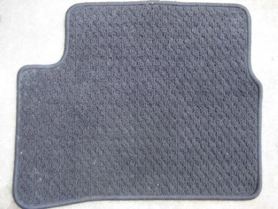 Alfombrilla trasera Hyundai Accent 2008 lado del conductor negra Foto 1 de 2