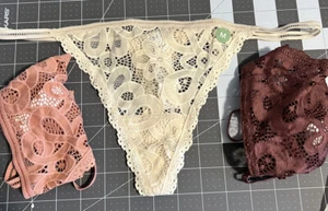 Pack de 3 bragas medianas de encaje Gilly Hicks, nylon, NUEVAS - Imagen 1 de 6