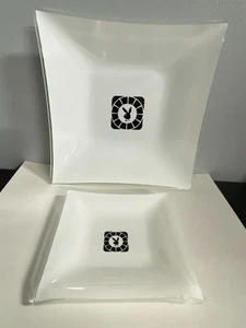 2 Vintage Playboy Bunny Club weiß schwarz klassisches Logo Glas Aschenbecher Tablett - Bild 1 von 7