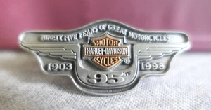 1998 Pewter Harley "Ninety Five Years Of Great Motorcycles" 95th Anniversary Pin - Picture 1 of 5