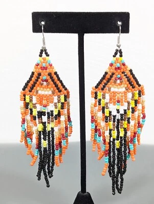 Pendientes colgantes largos con flecos tejidos negros naranja azteca tribales boho Foto 1 de 4