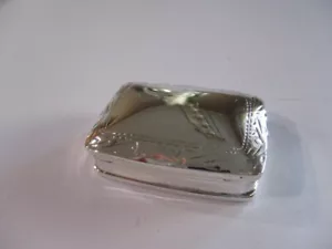 Sterling silver pill box rectangulare shape engraved on the edges solid 925 - Picture 1 of 4