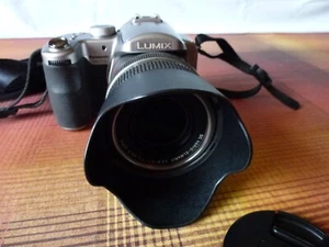 Panasonic LUMIX DMC-FZ50 10.1 MP Digitalkamera - Silber - Bild 1 von 14