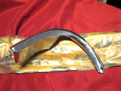 NOS 1970 Ford Galaxie 500 and LTD left quarter window outside rear moulding - Image 1 of 3