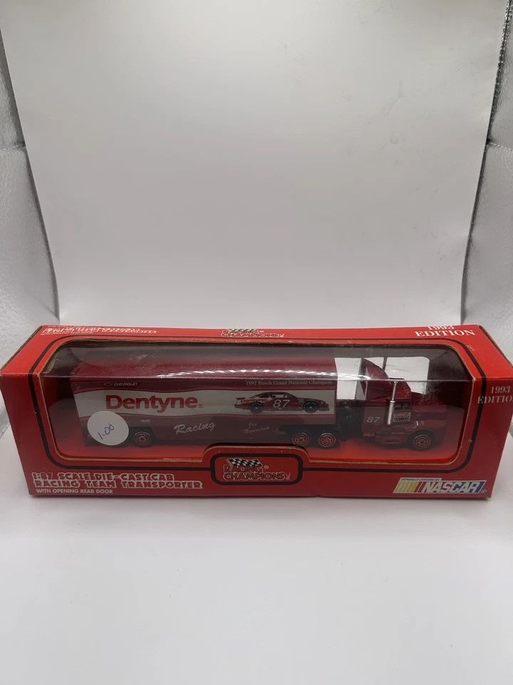 1993 Racing Champions Joe Nemechek Dentyne Racing Team Transporter 1:87 NASCAR - Изображение 1 из 1