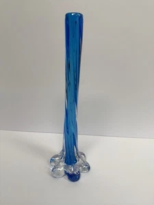 Vintage klare über blaue Kunstglas Knospen Vase spiralförmig gedreht - Bild 1 von 4