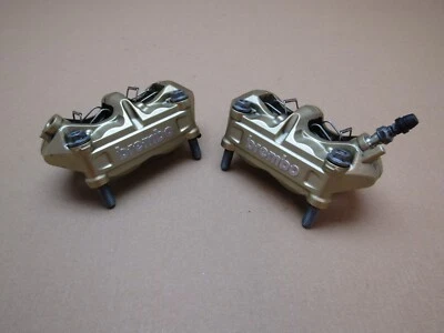 BMW S1000RR 2016 (199 HP) 7.030 millas par de pinzas de freno delanteras Brembo (9237) Foto 1 de 4