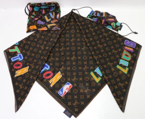 Auténtico Louis Vuitton LV NBA Letras Monograma Marrón Bufanda y Máscara Conjunto con Bolsa - Imagen 1 de 13