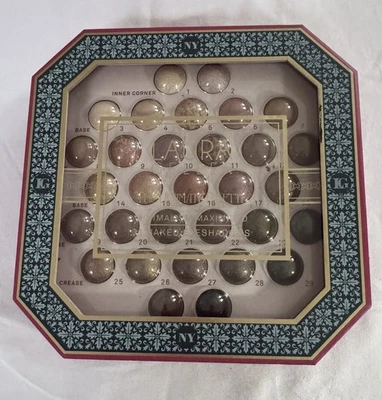 Laura Geller 31 eyeshadows  Minimalism Maximised The Ultimate Palette  Brand New - Image 1 of 4