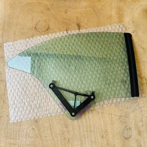 Genuine Mercedes OEM A205 rear right side window quarter glass A2056700210 - Picture 1 of 5