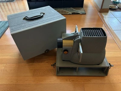 Proyector de diapositivas TDC Selectron Semimatic Streamliner 500 con estuche vintage Foto 1 de 4