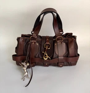 Bolso Cartera Chloe Kerala Metálico Negro Caballo Dije Cuero con Bolsa para el Polvo Casi Como Nuevo - Imagen 1 de 22